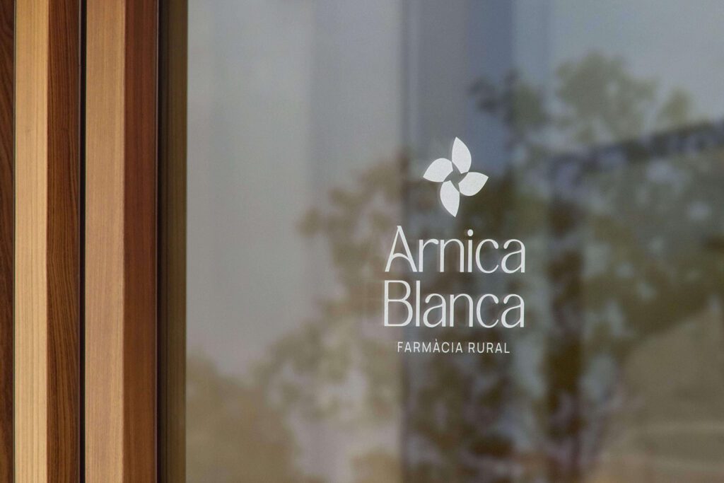 vinil-vidre-farmacia-rural-arnica-blanca-fatarella-terraalta